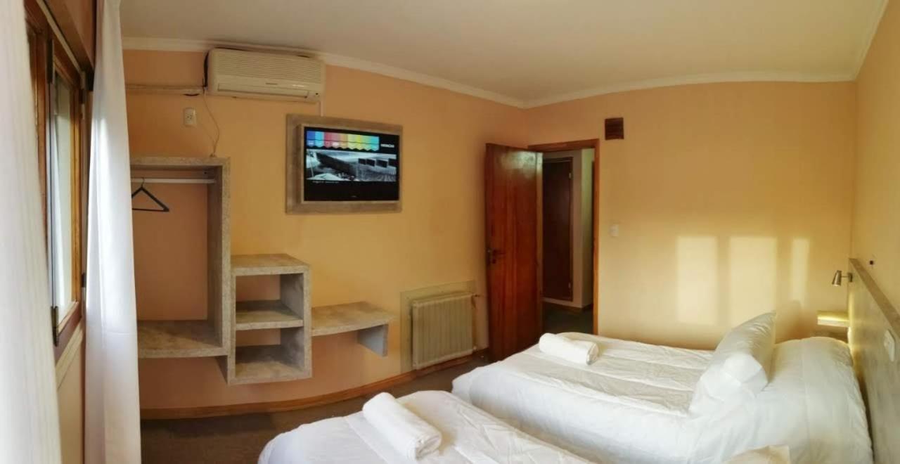 Luar Hotel *